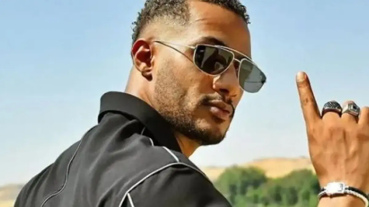 محمد رمضان يوقف حفله في استاد القاهرة لتغيير حذائه ويؤكد سعيه للوصول عالميًا