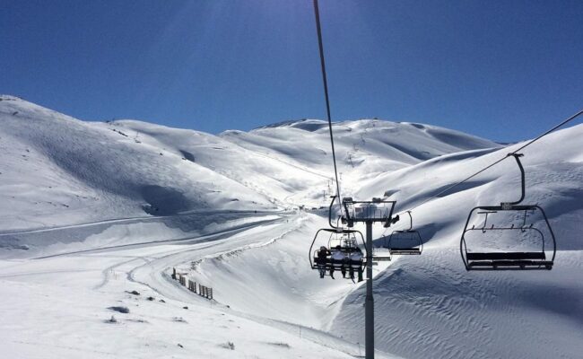 لبنان-إجراءات جديدة للحد من الازدحام على طريق مركز التزلج في كفردبيان