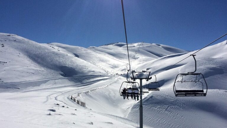 لبنان-إجراءات جديدة للحد من الازدحام على طريق مركز التزلج في كفردبيان