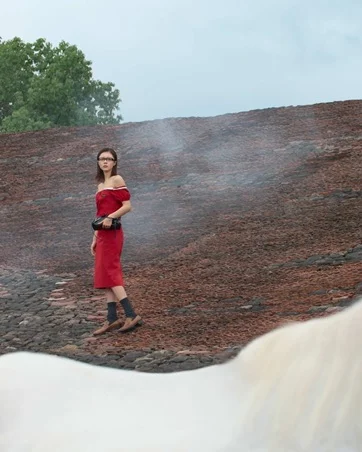 ميو ميو تستقبل عام حصان النار 2026 بحملة هادئة تحتفي بالطاقة المتجددة والبدايات الجديدة