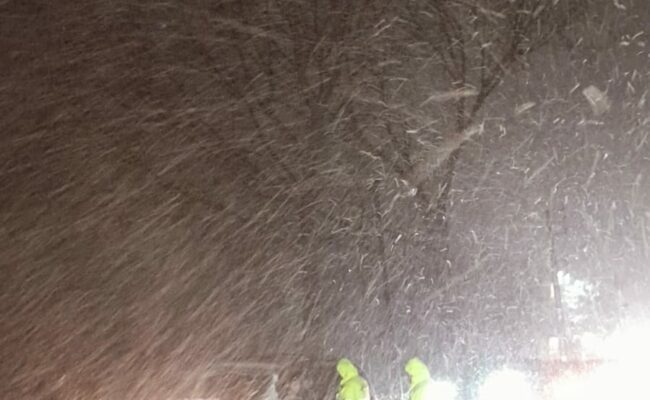 لبنان- قوى الأمن تنتشر لإرشاد المواطنين ومنع السيارات غير المجهزة وسط الطقس العاصف