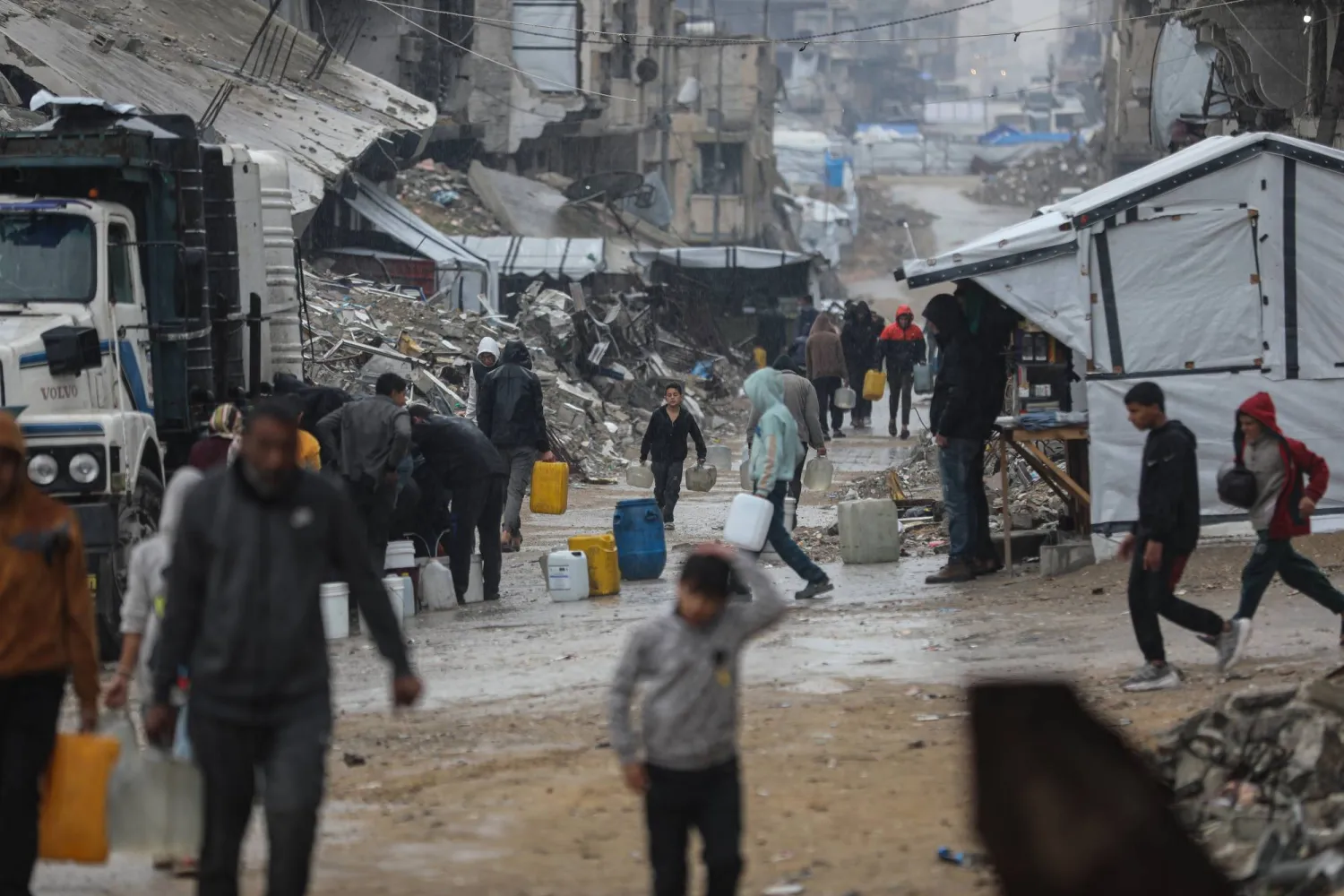 إخلاء قسري جديد في جنوب غزة رغم وقف إطلاق النار… وتوسّع إسرائيلي يفاقم الأزمة الإنسانية