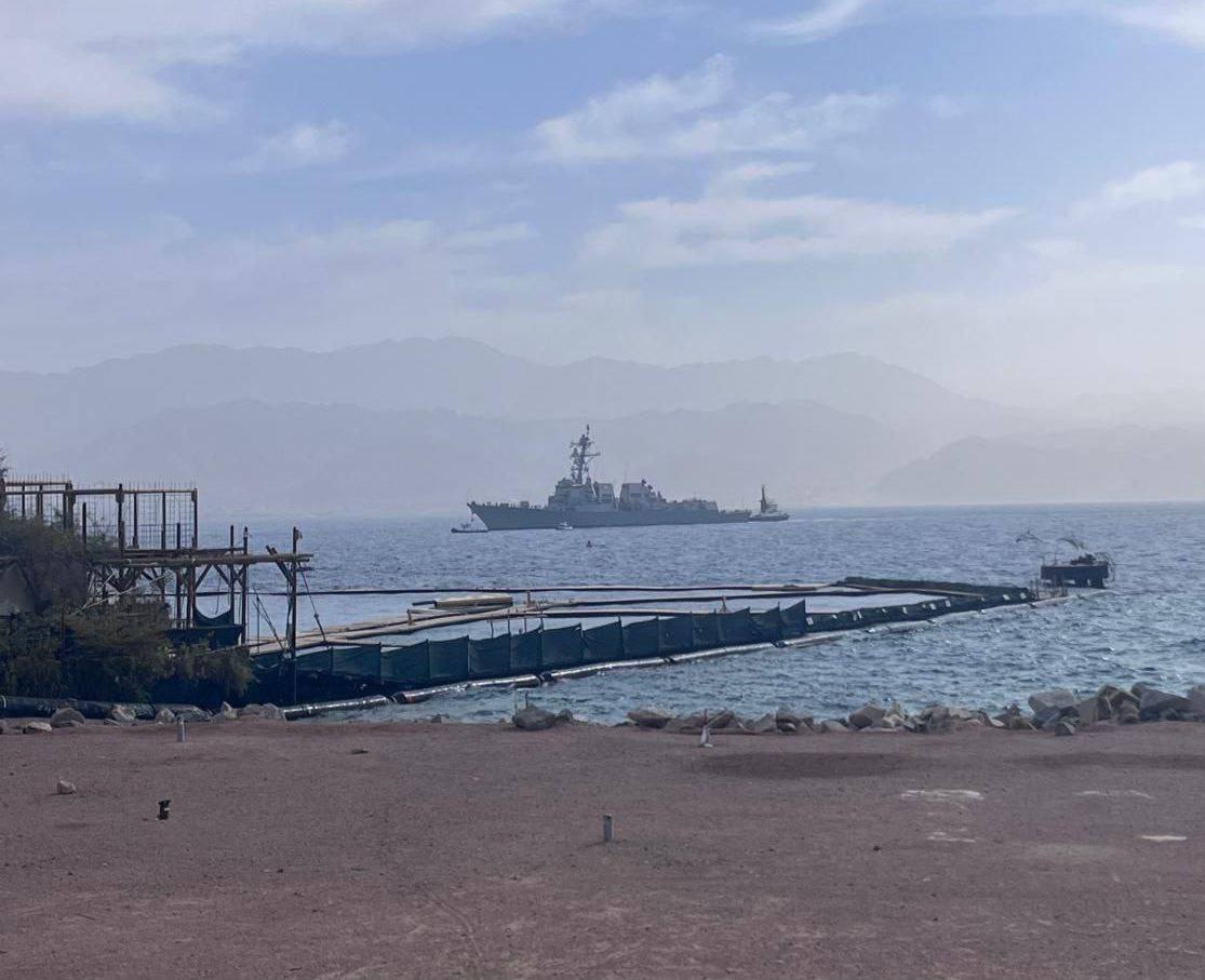 مدمرة أميركية ترسو في إيلات وترقب لضربة تستهدف إيران