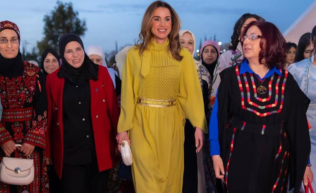الملكة رانيا تتألق بإطلالات ملكية راقية في عام 2025