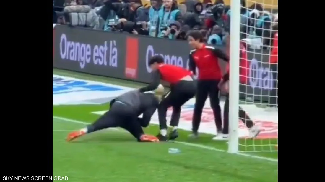 «كاف» يوضح ملابسات «واقعة المنشفة» في نهائي أمم إفريقيا بين المغرب والسنغال