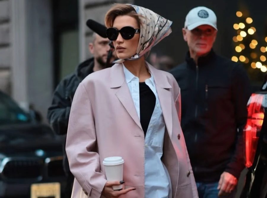 بيلا حديد وكايلي جينر تعتمدَان أغطية الرأس بأسلوبين مختلفين