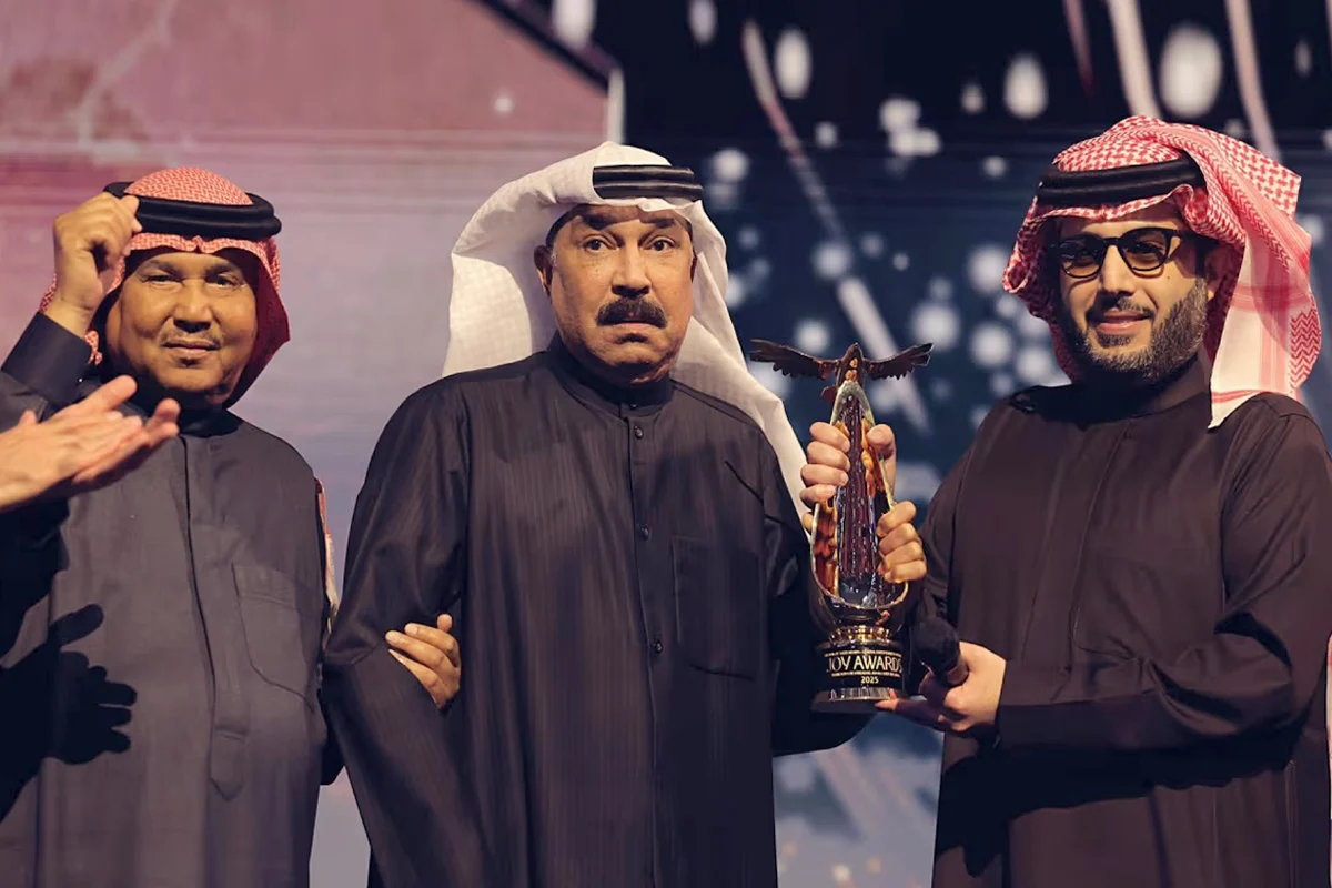 بروفات محمد عبده في "فبراير الكويت" تكشف تطورات حالة عبد الله الرويشد الصحية