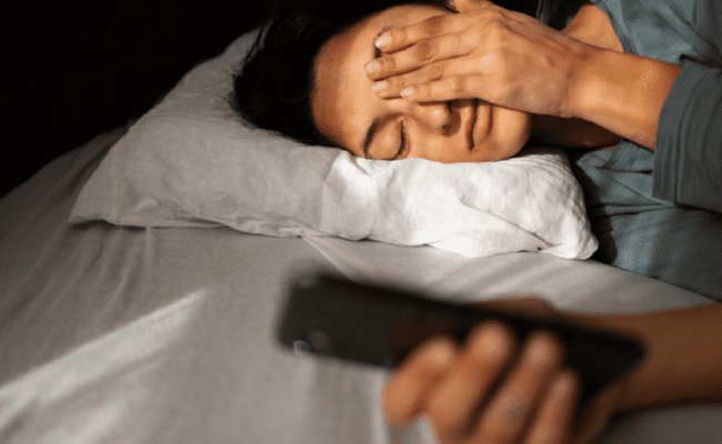 دراسة جديدة: النوم بدون وسادة قد يحمي عينيك من الغلوكوما