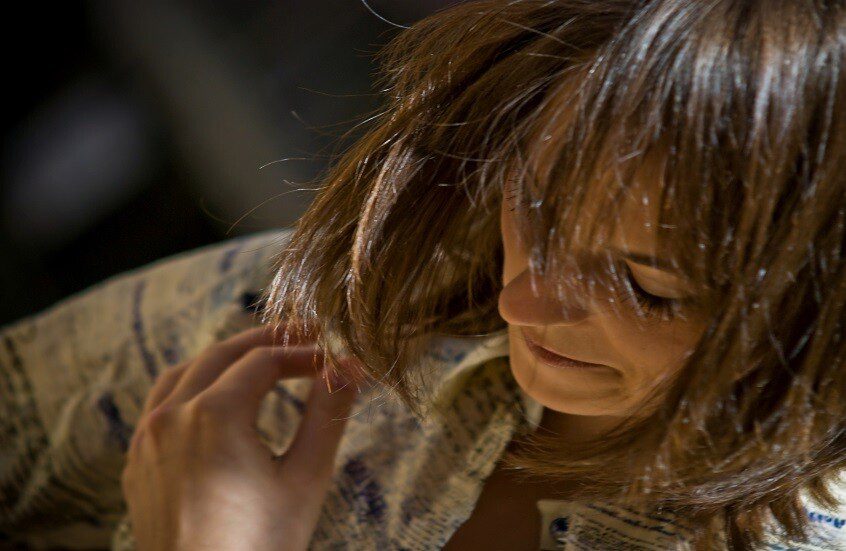 أسباب تقصف الشعر وطرق علاجه