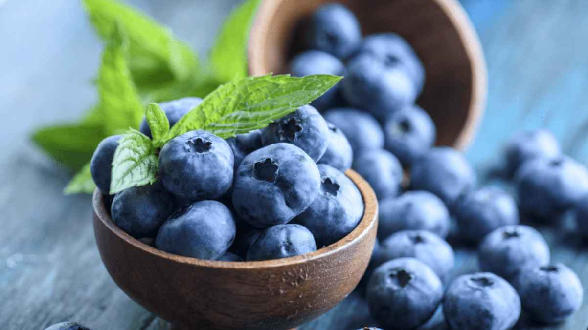 أطعمة غنيّة بمضادات الأكسدة قد تتفوّق على التوت الأزرق