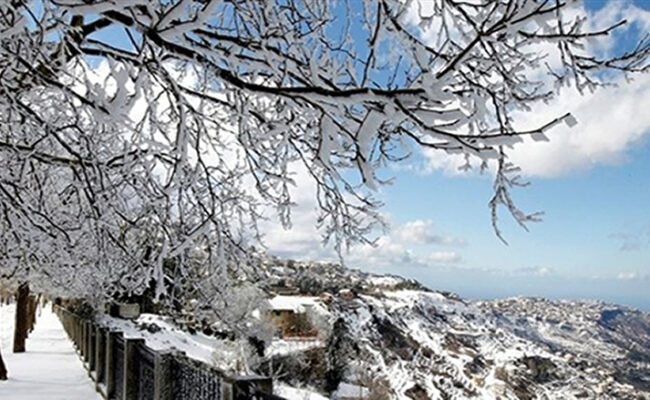 لبنان- الأرز وعيناتا وكفردبيان تحت الثلوج… إقفال طرق جبلية