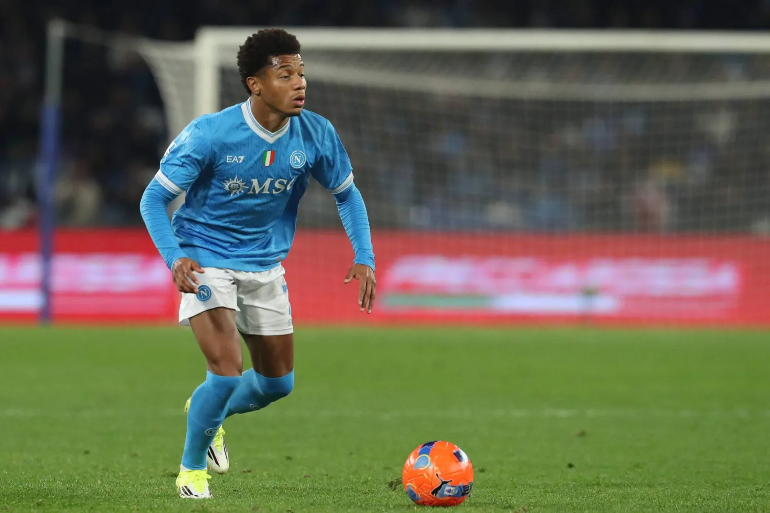 نابولي: ديفيد نيريس يخضع لعملية جراحية في الكاحل ويغيب لمدة شهرين