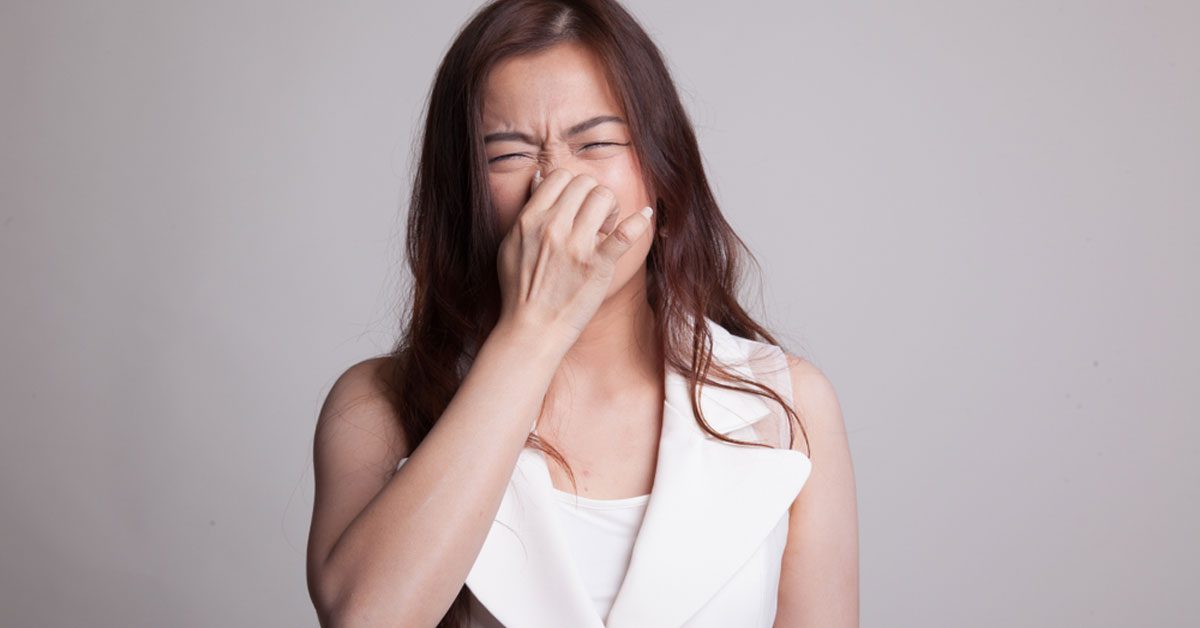 رائحة الجسم الكريهة: الأسباب والحلول للتخلص منها