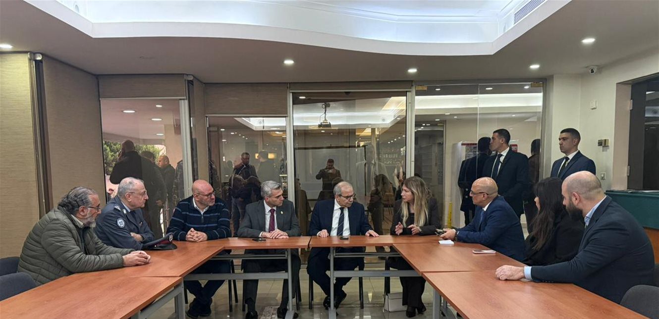 لبنان- سلام يتفقد مستشفى المظلوم وموقع المبنى المنهار في طرابلس