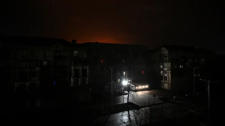 انقطاع الكهرباء عن أكثر من 200 ألف منزل في جنوب أوكرانيا