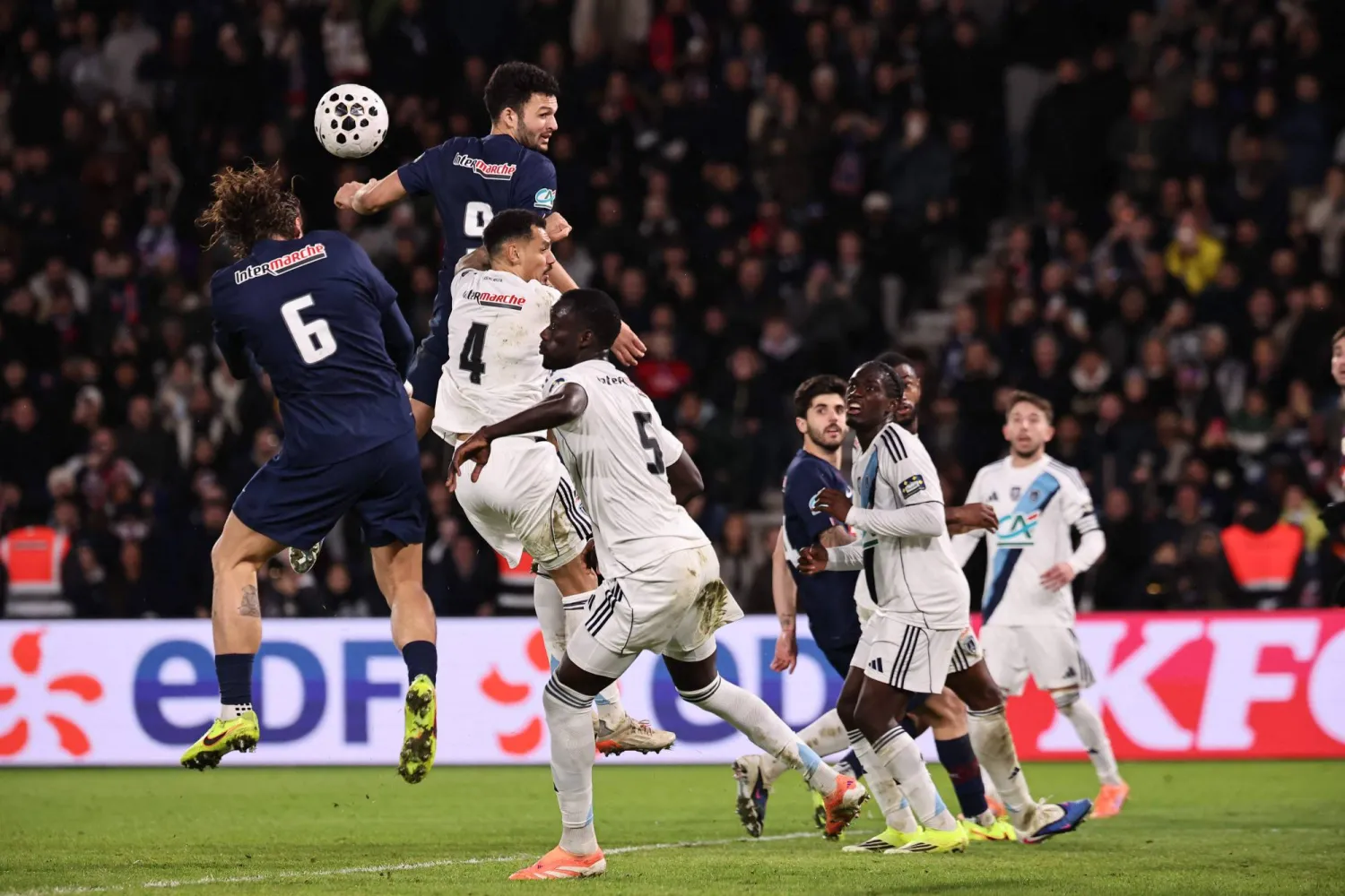 باريس سان جيرمان يودّع كأس فرنسا بالخسارة أمام باريس إف سي