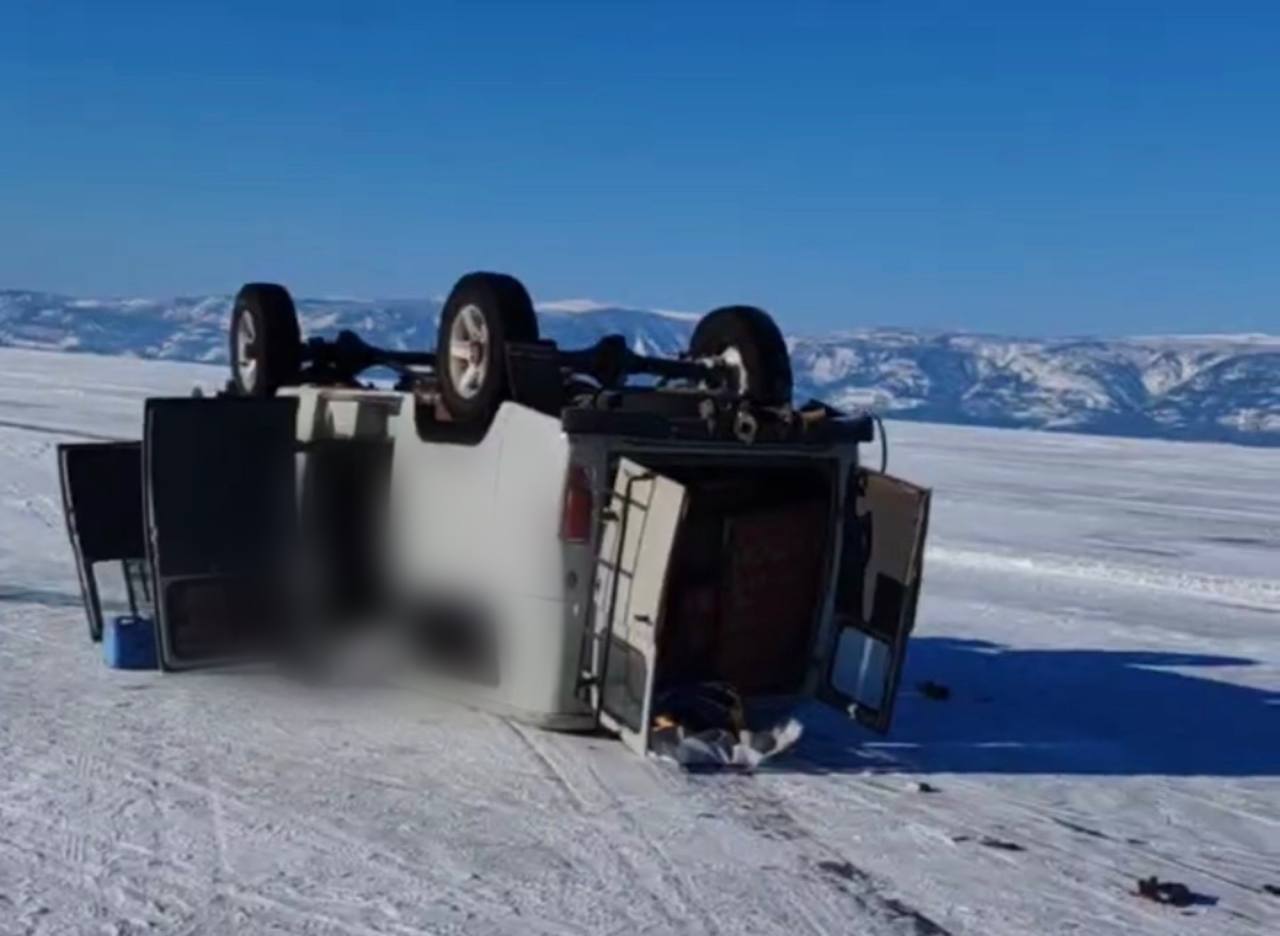 وفاة سائحة بانقلاب مركبة سياحية على جليد بحيرة بايكال