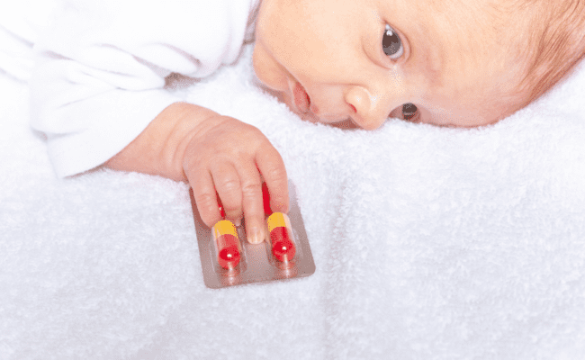 دراسة نيوزيلندية تطمئن الأهالي: لا صلة بين مسكنات الألم الشائعة والإكزيما لدى الرضع