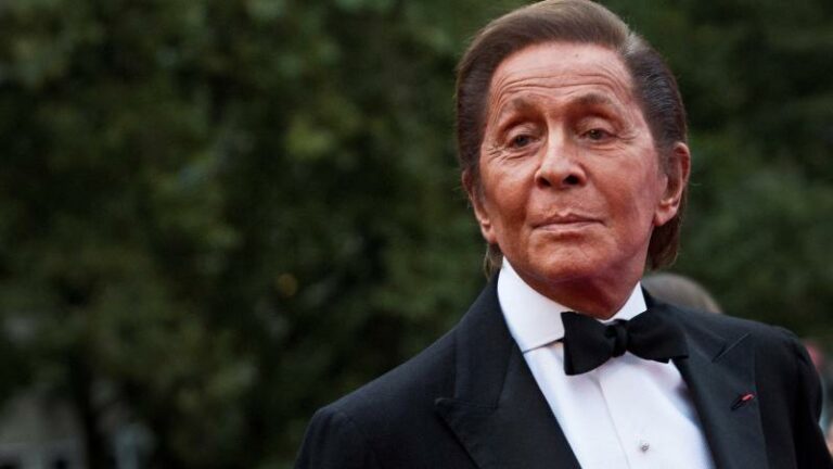 خبر محزن: وفاة مصمم الأزياء فالنتينو