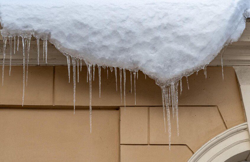 سقوط كتلة جليدية يودي بحياة امرأة في موسكو