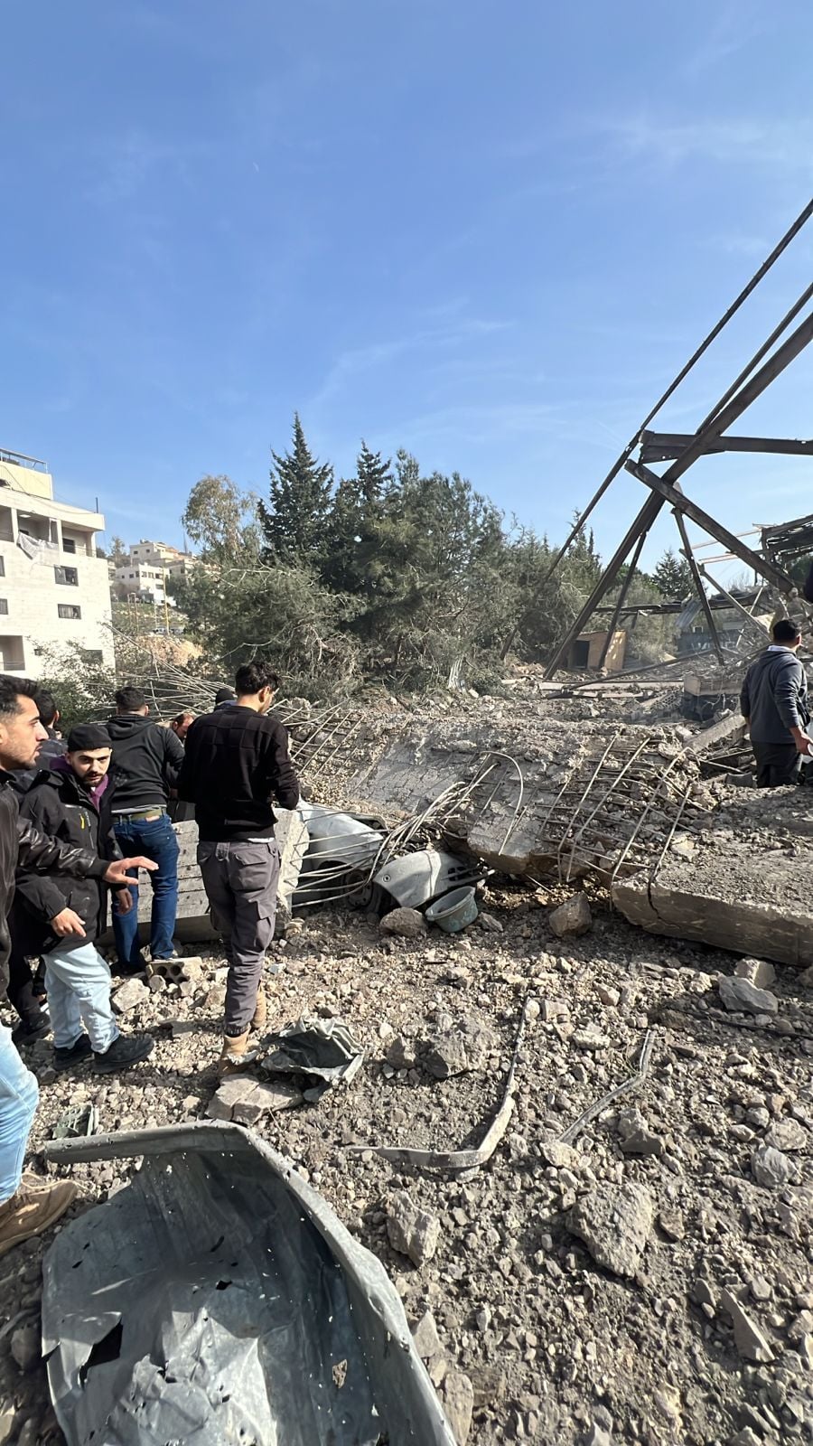 غارة إسرائيلية عنيفة تستهدف بلدة بكفردونين جنوب لبنان