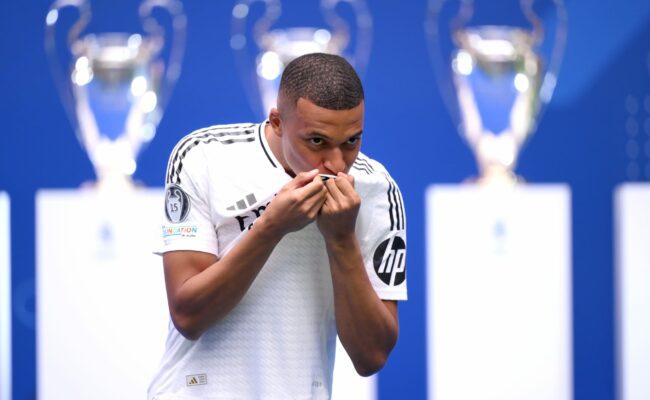 مبابي يهاجم تذبذب ريال مدريد: فريق الأبطال لا يفعل ذلك