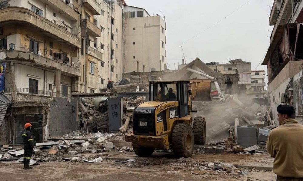 لبنان-بدء رفع ركام مبنى القبة في طرابلس