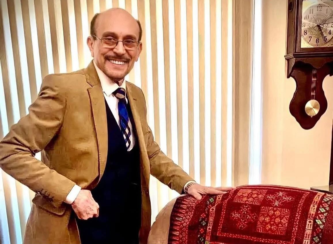مخرج شهير يوضح حقيقة الحالة الصحية لمحمد صبحي