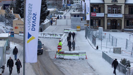 وول ستريت تتجنّب ذكر ترامب في اجتماعات دافوس خوفًا من المخاطر السياسية