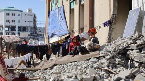 غارات إسرائيلية متجددة على غزة توقع 22 قتيلاً غالبيتهم من النساء والأطفال