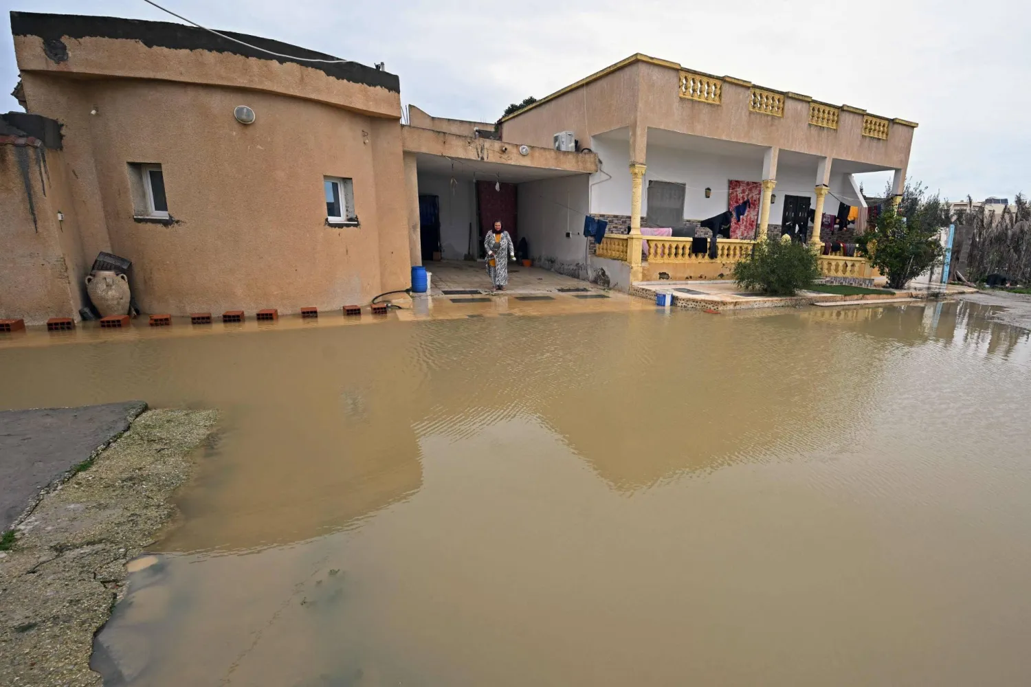 ارتفاع حصيلة ضحايا السيول في تونس إلى خمسة قتلى وتعليق الدراسة في 15 ولاية