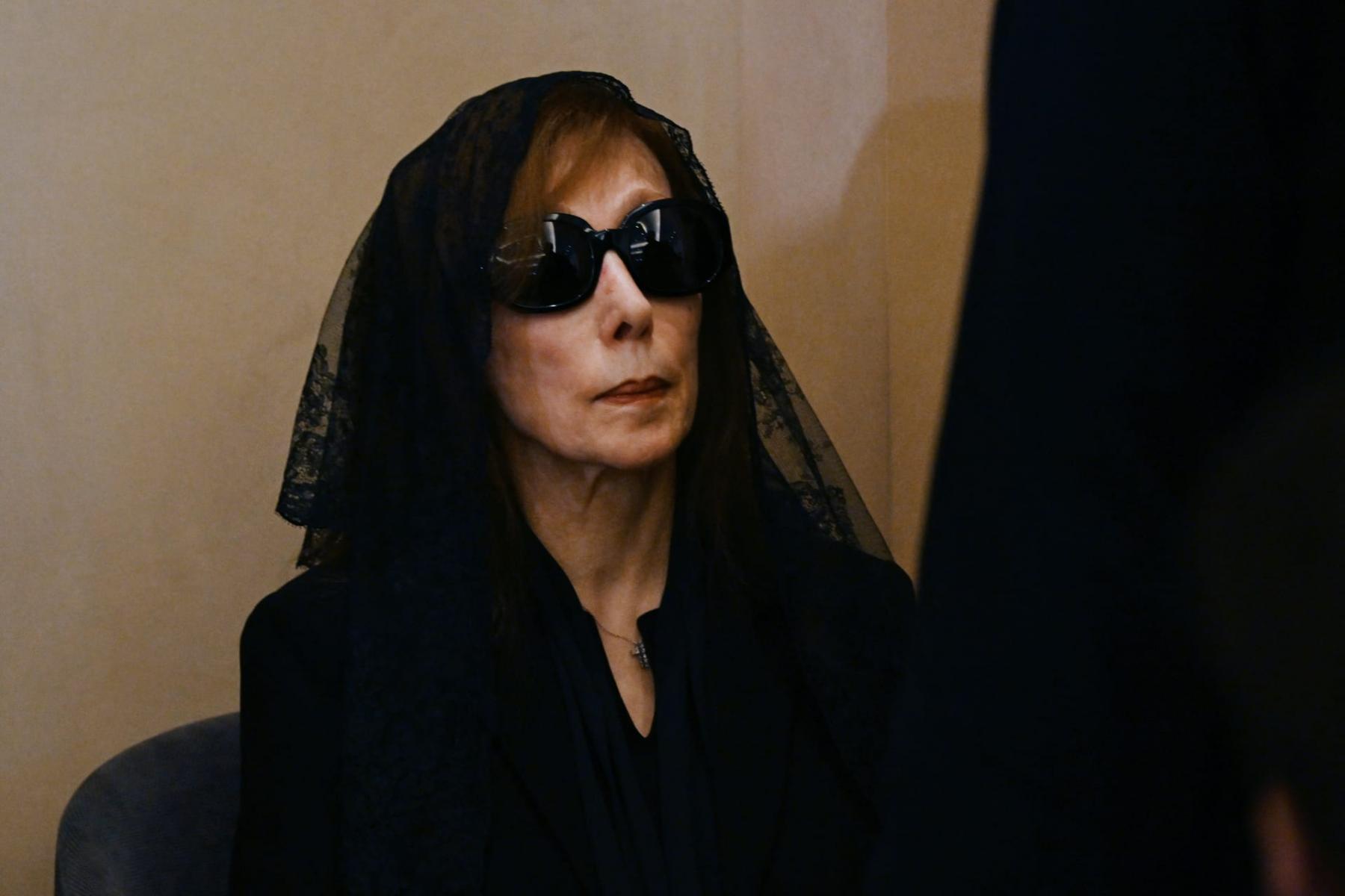 السيدة فيروز تتقبل التعازي بنجلها هلي الرحباني في المحيدثة – بكفيا