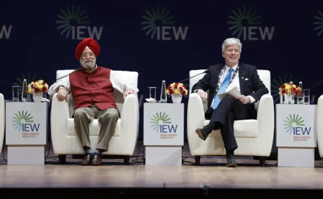 الهند تقلص واردات النفط الروسي وتعزز الشراكات مع البرازيل وكندا لتحقيق الاكتفاء الطاقي