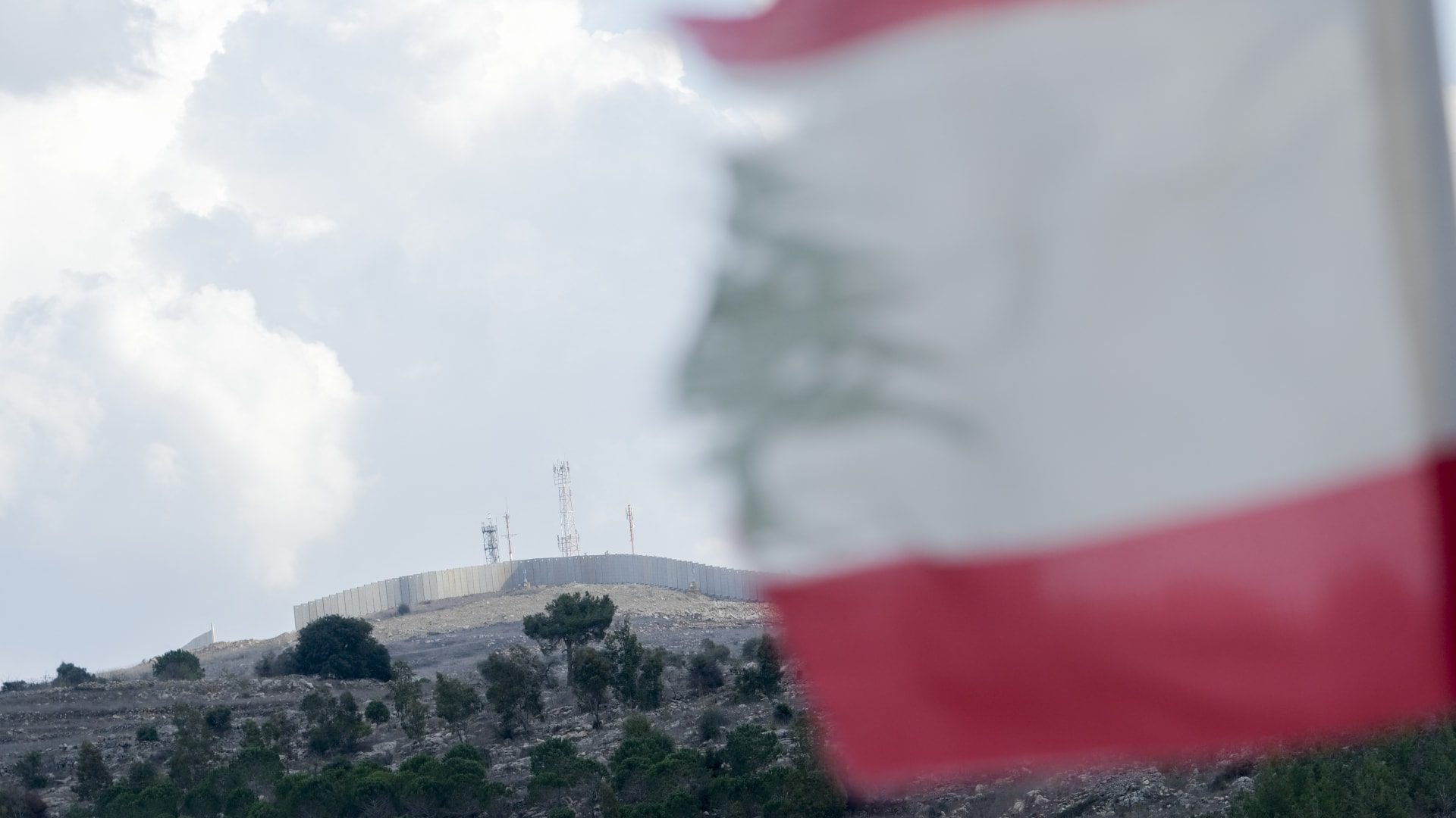 لبنان- خطاب خارج الزمن… وردّ الدولة من بعبدا ودبي: السيادة لا رجوع عنها