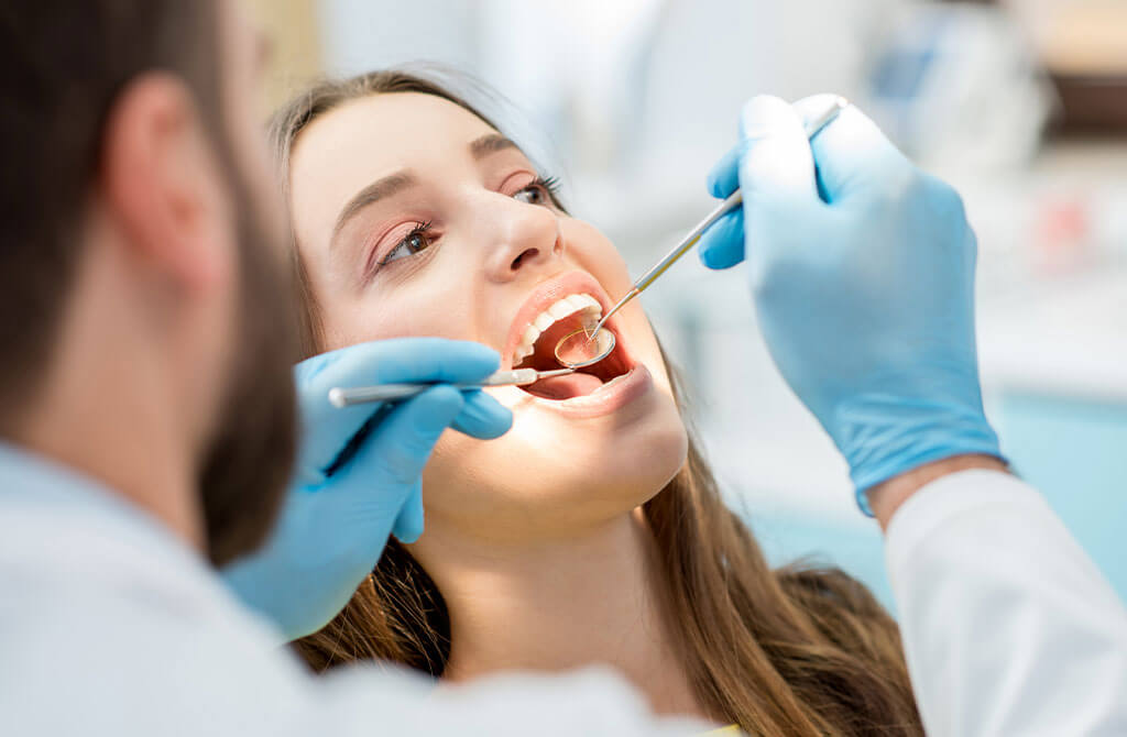 تعدد الأدوية لدى كبار السن… عامل خفي يهدد صحة الفم والأسنان