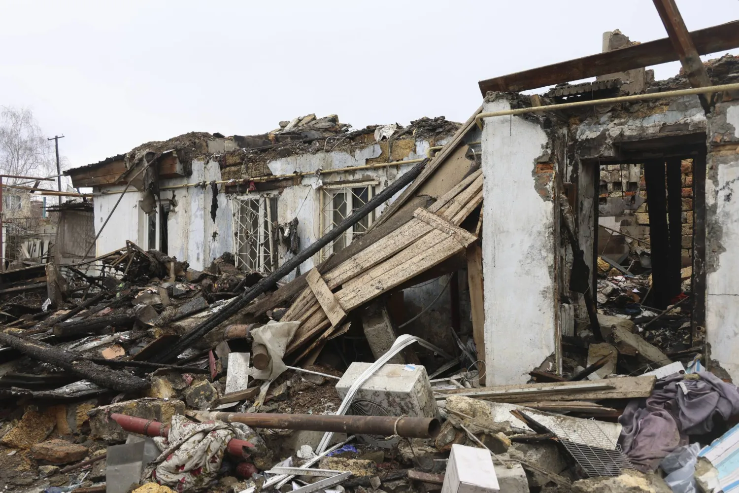 أوكرانيا تتعرض لعشرات الصواريخ والطائرات المسيرة قبيل جولة مفاوضات جنيف مع روسيا