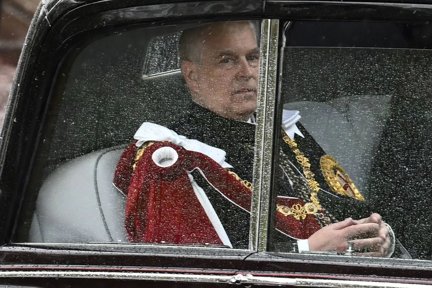 شرطة بريطانيا تحقق في إرسال الأمير أندرو تقارير سرية لجيفري إبستين