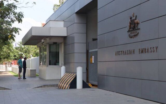 لبنان- إكليل من السفارة الأوسترالية على ضريح رفيق الحريري في ذكرى اغتياله