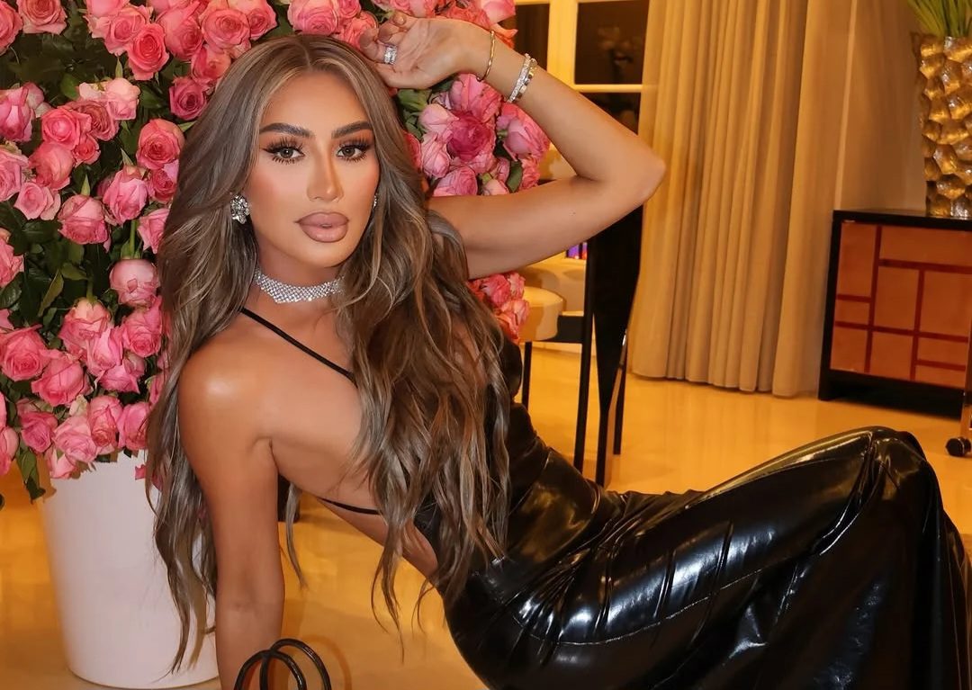 مايا دياب تخطف الأنظار بإطلالة سوداء أنيقة