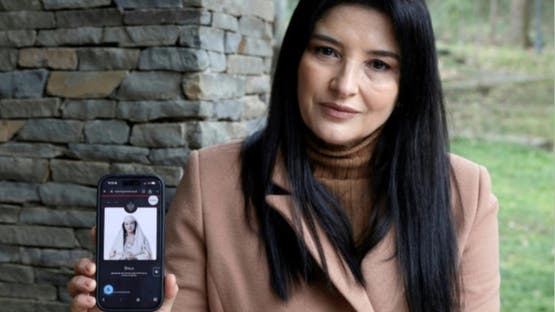 ممثلة ألبانية تقاضي الحكومة لاستعادة وجهها من “وزيرة” ذكاء اصطناعي