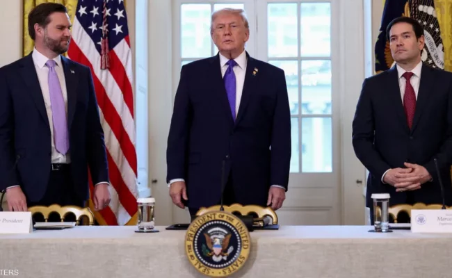 ترامب يلمّح مجدداً إلى ولاية رئاسية ثالثة ويتجنب حسم مسألة خليفته في 2028