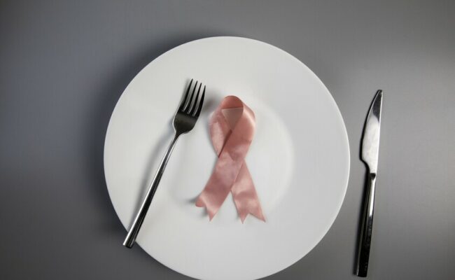 العادات الغذائية وعلاقتها بخطر الإصابة بسرطان الثدي