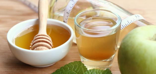 هل يحمل مزيج خل التفاح والعسل فوائد صحية فعلية؟