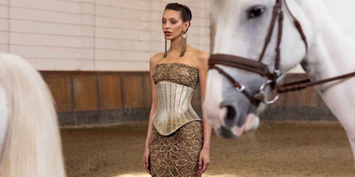 عام الحصان يلهم دور الأزياء