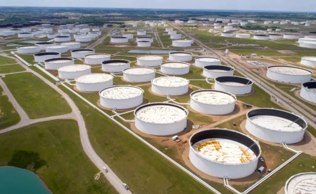 انخفاض مخزونات النفط الخام والنواتج المكررة في الولايات المتحدة وارتفاع مخزونات البنزين