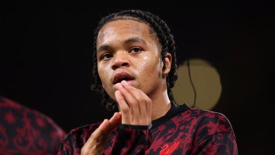 محكمة بريطانية تُلزم ليفربول بتعويض تشيلسي بسبب ضم نغوموها