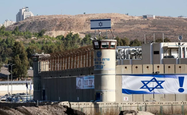 سجناء فلسطينيون يواصلون المعاناة من التجويع في السجون الإسرائيلية