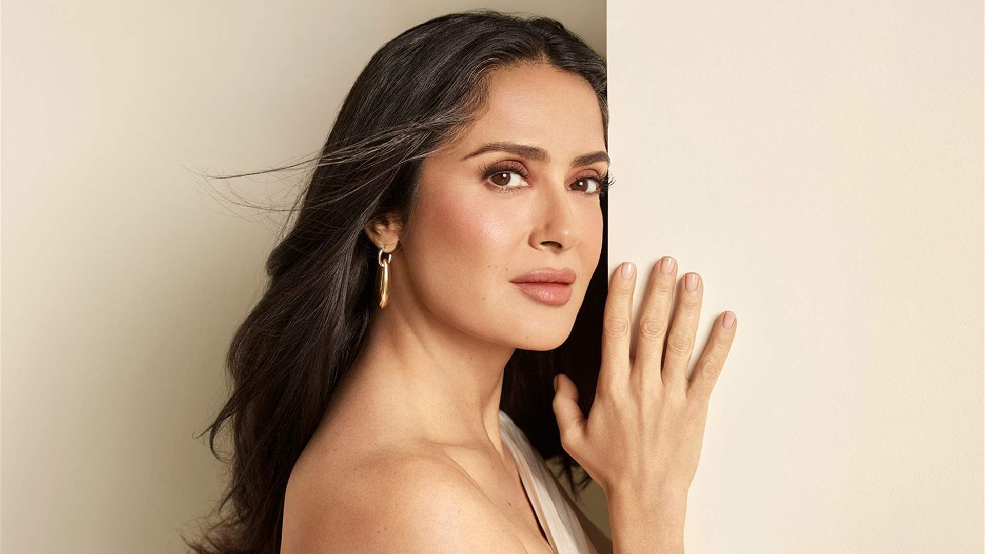 سلمى حايك تنتج فيلما للدفاع عن صورة المكسيك