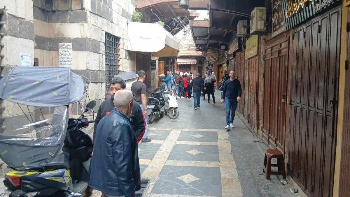 لبنان-تجار الذهب في طرابلس يغلقون السوق تضامناً مع ضحايا انهيار المبنى