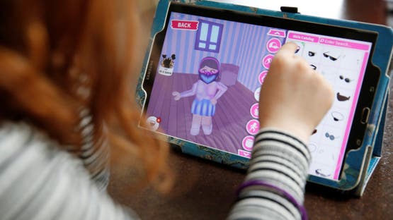 مصر تحجب لعبة "روبلوكس" لحماية الأطفال